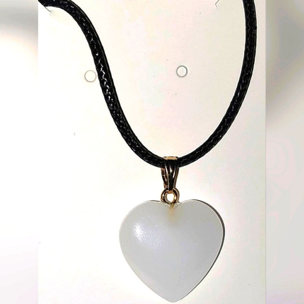 Beautiful glass heart necklace for women and girls